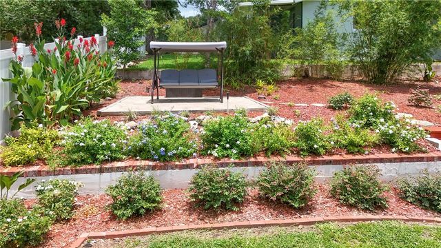 102 N CLAYTON STREET, Mount Dora, FL 32757