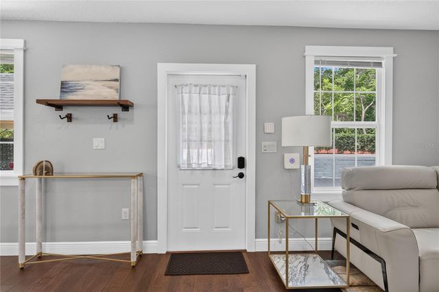 102 N CLAYTON STREET, Mount Dora, FL 32757
