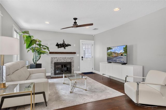 102 N CLAYTON STREET, Mount Dora, FL 32757