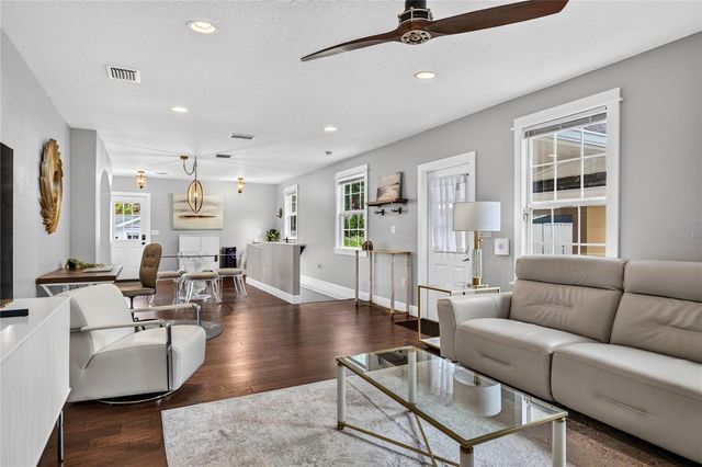 102 N CLAYTON STREET, Mount Dora, FL 32757