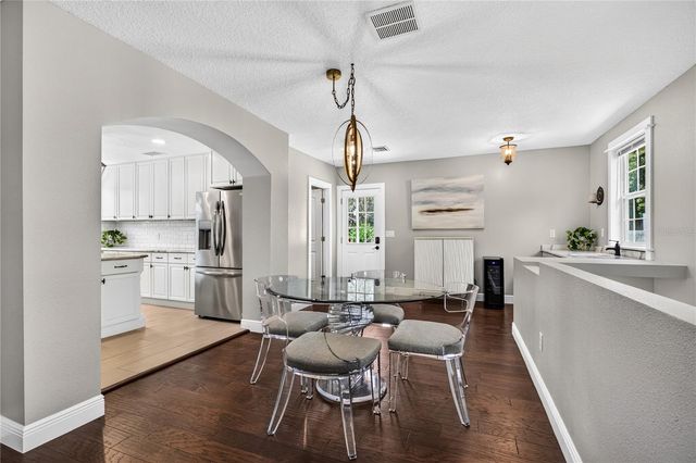 102 N CLAYTON STREET, Mount Dora, FL 32757
