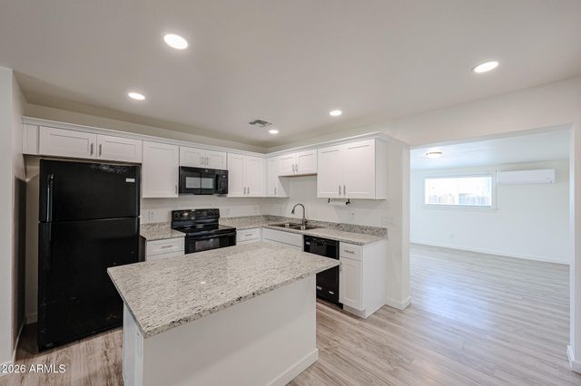 7014 N 77TH Avenue, Glendale, AZ 85303