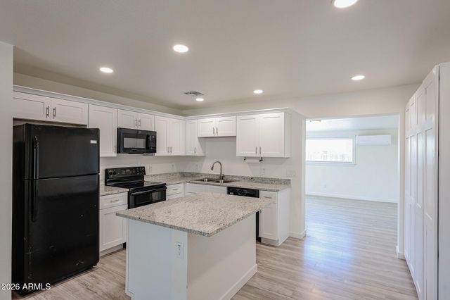 7014 N 77TH Avenue, Glendale, AZ 85303