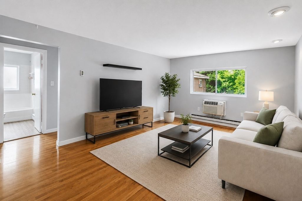 7 Glen Ave 11, Chelmsford, MA 01824