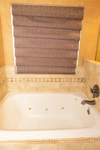 1015 Highland Woods Drive, Highlands, TX 77562