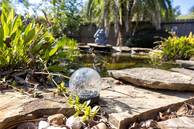 1015 Highland Woods Drive, Highlands, TX 77562