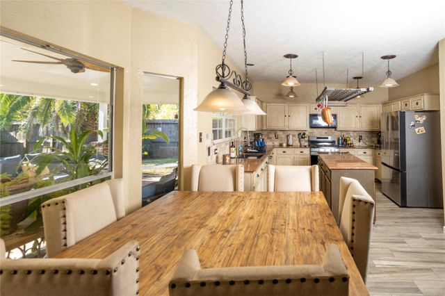 1015 Highland Woods Drive, Highlands, TX 77562