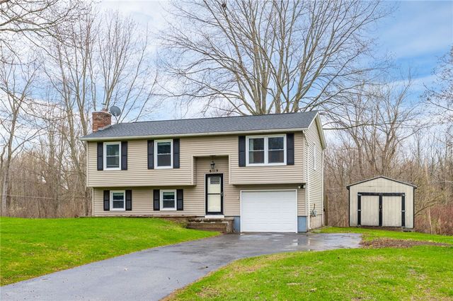 6119 Hollybush Lane, Ontario, NY 14519
