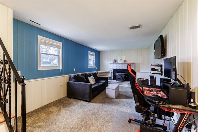 6119 Hollybush Lane, Ontario, NY 14519