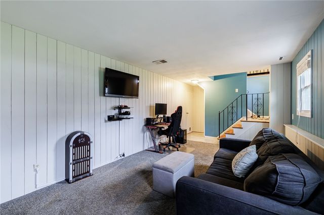 6119 Hollybush Lane, Ontario, NY 14519