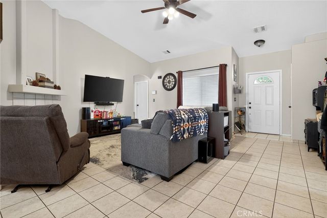 1133 Summer Field, Hanford, CA 93230