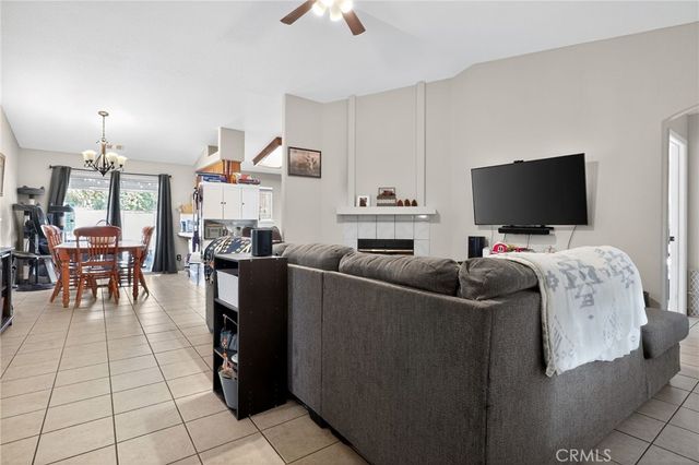 1133 Summer Field, Hanford, CA 93230