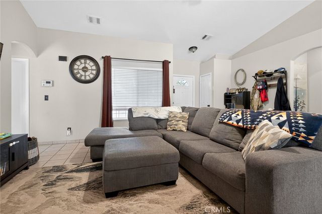 1133 Summer Field, Hanford, CA 93230