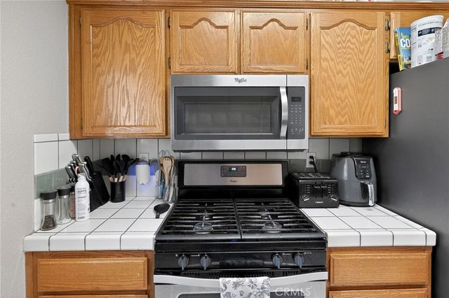 1133 Summer Field, Hanford, CA 93230