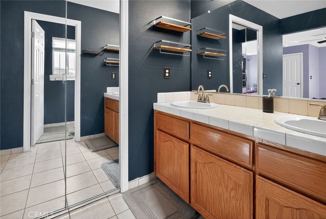 1133 Summer Field, Hanford, CA 93230