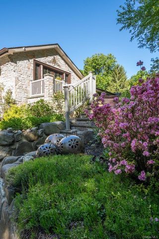 121 Laurel Lane, Laurel Hollow, NY 11791