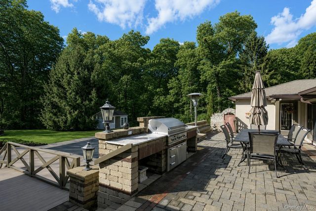 121 Laurel Lane, Laurel Hollow, NY 11791