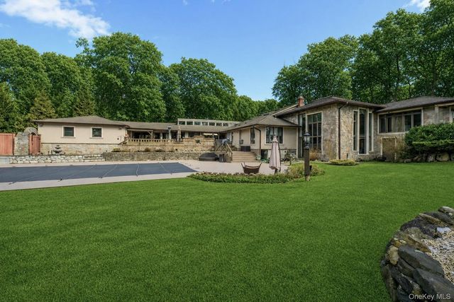 121 Laurel Lane, Laurel Hollow, NY 11791