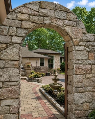 121 Laurel Lane, Laurel Hollow, NY 11791