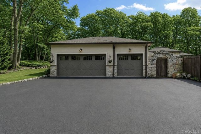 121 Laurel Lane, Laurel Hollow, NY 11791