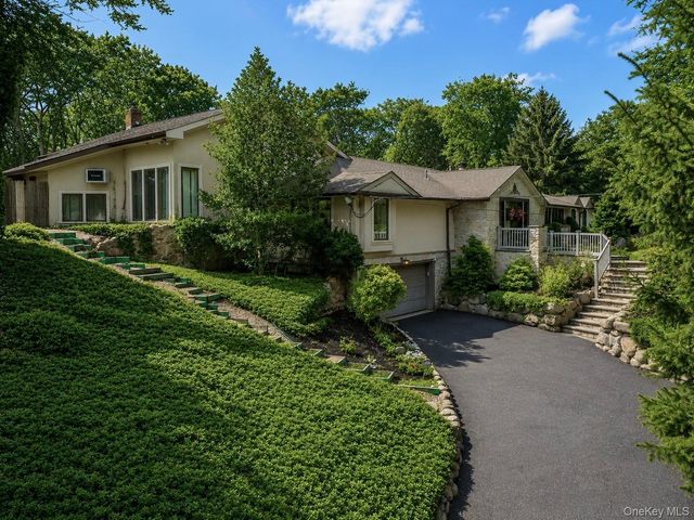 121 Laurel Lane, Laurel Hollow, NY 11791