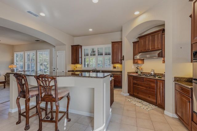 1864 Avondale Dr, Roseville, CA 95747