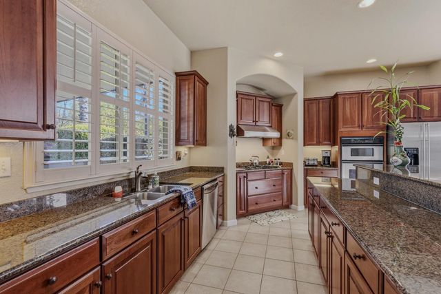 1864 Avondale Dr, Roseville, CA 95747