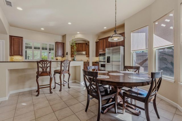 1864 Avondale Dr, Roseville, CA 95747