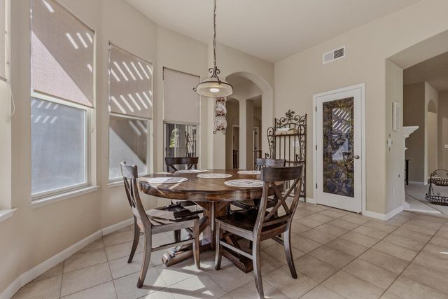 1864 Avondale Dr, Roseville, CA 95747