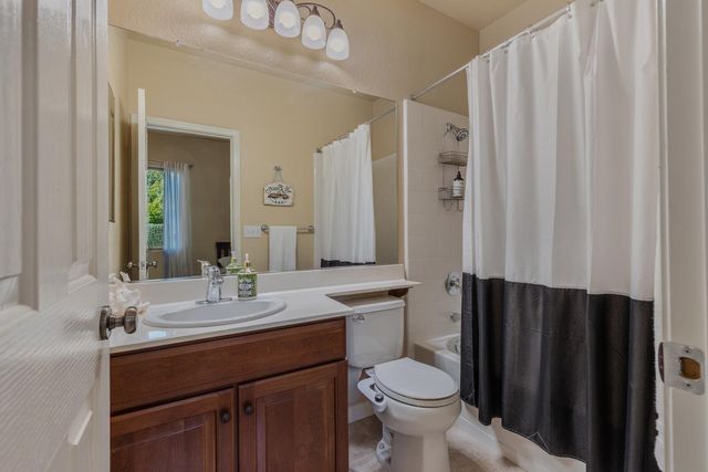 1864 Avondale Dr, Roseville, CA 95747