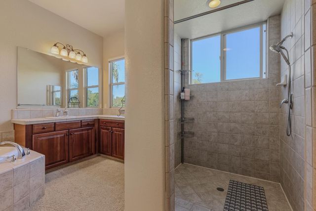 1864 Avondale Dr, Roseville, CA 95747