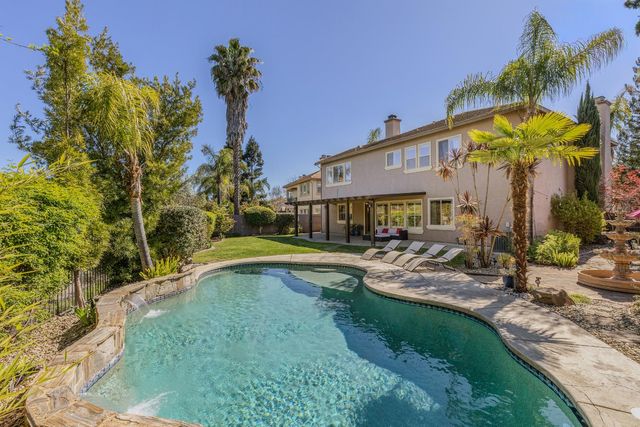 1864 Avondale Dr, Roseville, CA 95747