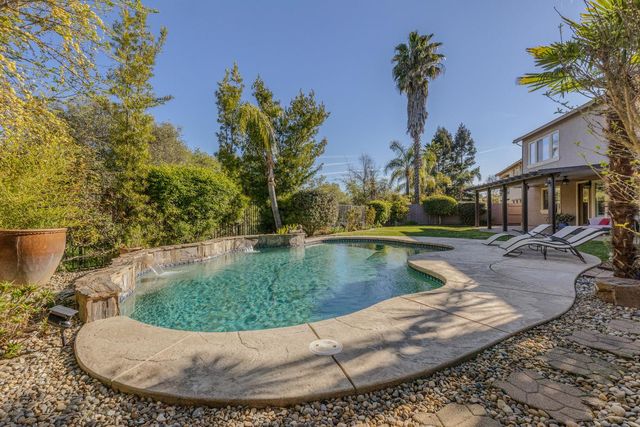 1864 Avondale Dr, Roseville, CA 95747