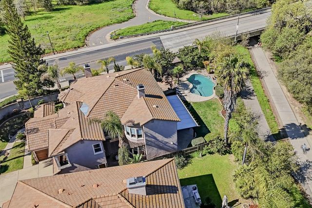 1864 Avondale Dr, Roseville, CA 95747