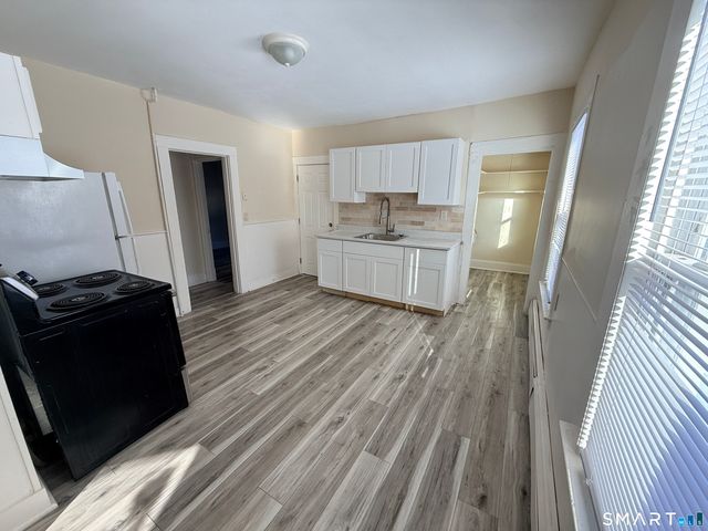 15-17 Beacon Street 1st Floor, Hartford, CT 06105