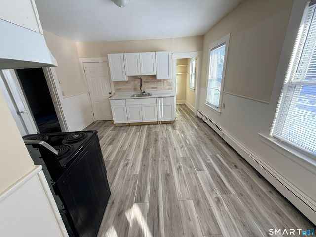 15-17 Beacon Street 1st Floor, Hartford, CT 06105