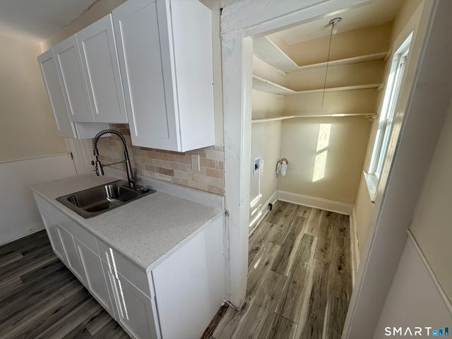 15-17 Beacon Street 1st Floor, Hartford, CT 06105