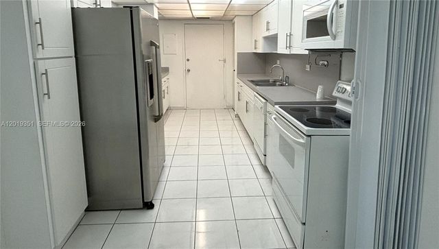 7135 Collins Ave 912, Miami Beach, FL 33141