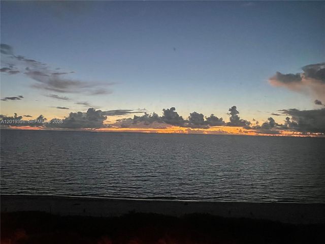 7135 Collins Ave 912, Miami Beach, FL 33141