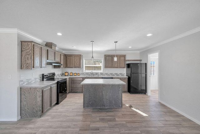 203 N 10th Street, Carlsbad, NM 88220