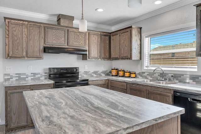 203 N 10th Street, Carlsbad, NM 88220