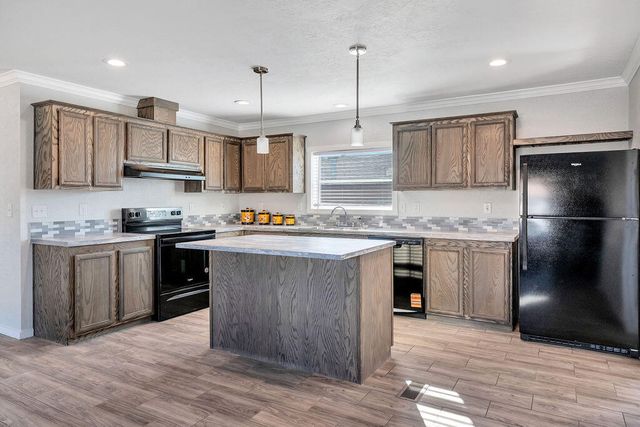 203 N 10th Street, Carlsbad, NM 88220