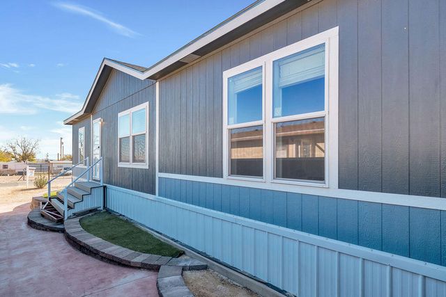 203 N 10th Street, Carlsbad, NM 88220