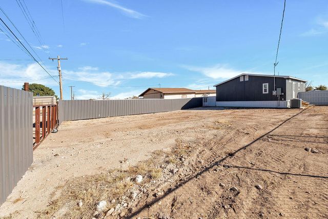 203 N 10th Street, Carlsbad, NM 88220