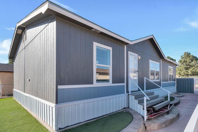 203 N 10th Street, Carlsbad, NM 88220