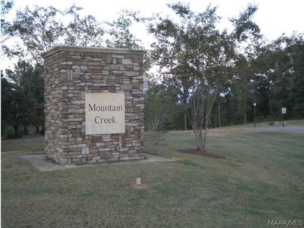 190 MERRILL Lane, Deatsville, AL 36022