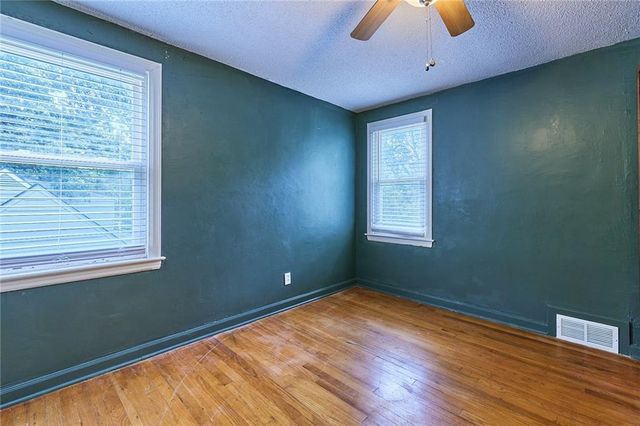 4401 W 53rd Terrace, Roeland Park, KS 66205