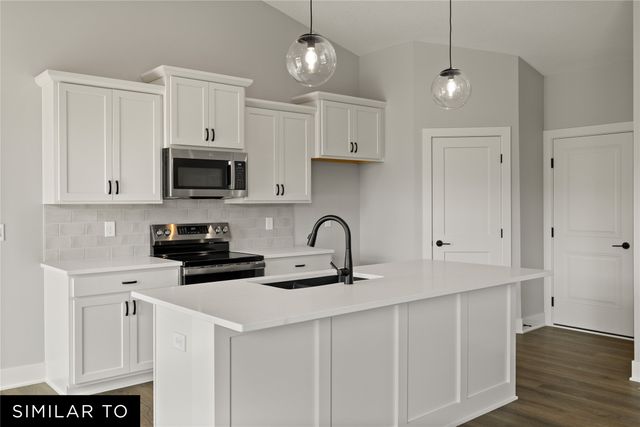 726 NE Crossing Oaks Drive, Ankeny, IA 50021