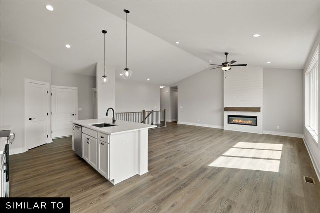 726 NE Crossing Oaks Drive, Ankeny, IA 50021