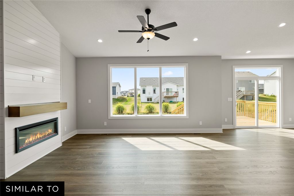 726 NE Crossing Oaks Drive, Ankeny, IA 50021
